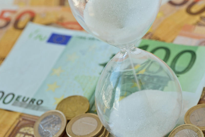 euro-bani-clepsidra-dreamstime, Foto: Dreamstime