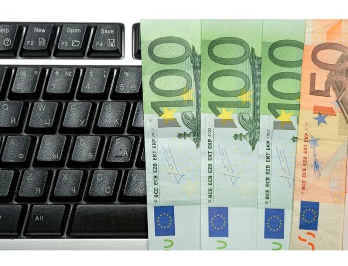 euro-bani-computer, Foto: Dreamstime