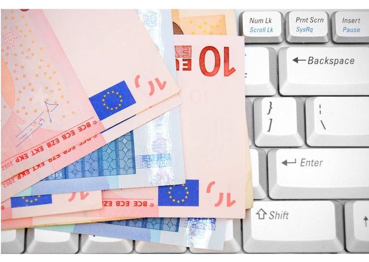 bani-euro-computer, Foto: Dreamstime